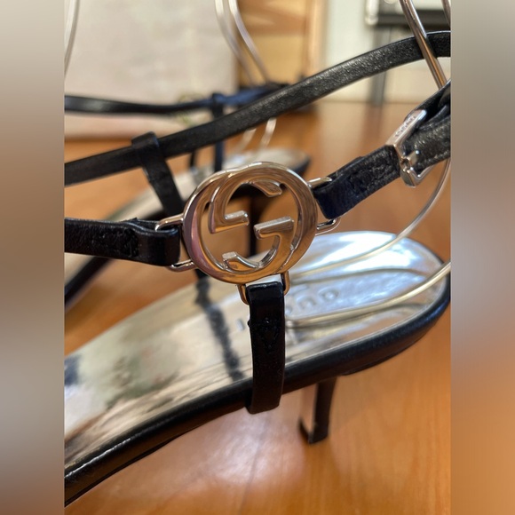 GUCCI Interlocking G Logo Leather T-Strap heel - Picture 6 of 13